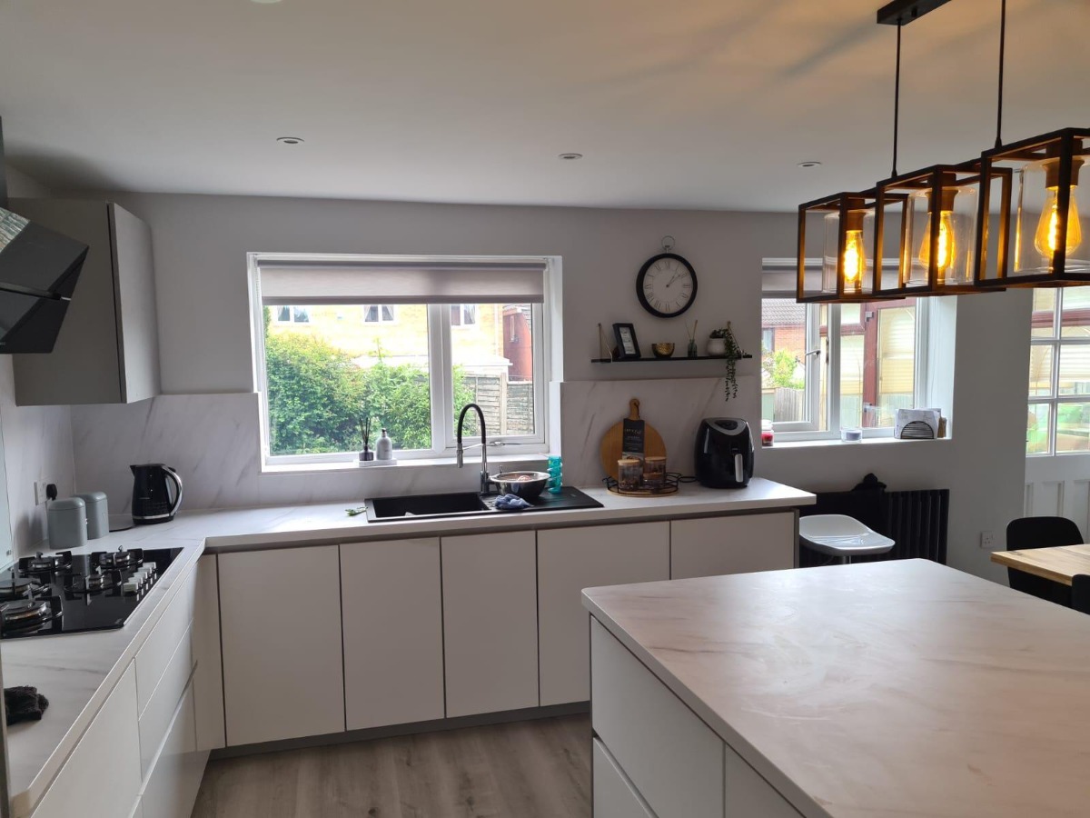 Kitchen Fitter: Image 1